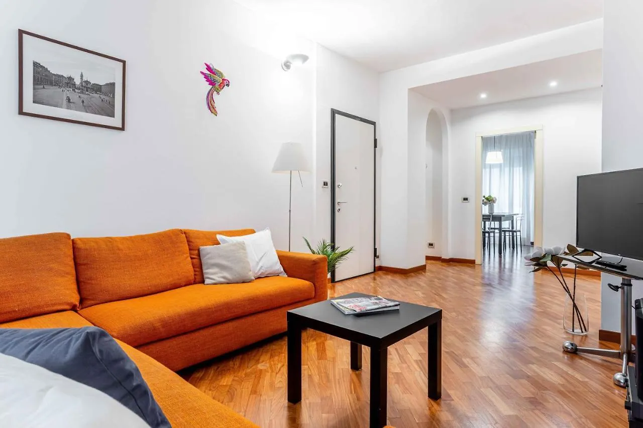 Apartment Joivy Lovely And Inviting Flat With Balcony Milan Italy