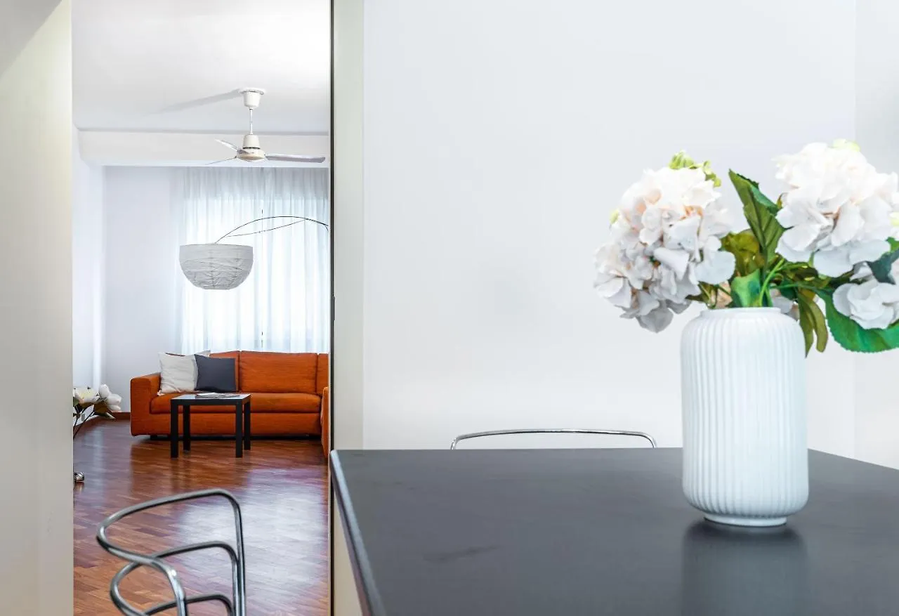 Apartment Joivy Lovely And Inviting Flat With Balcony Milan