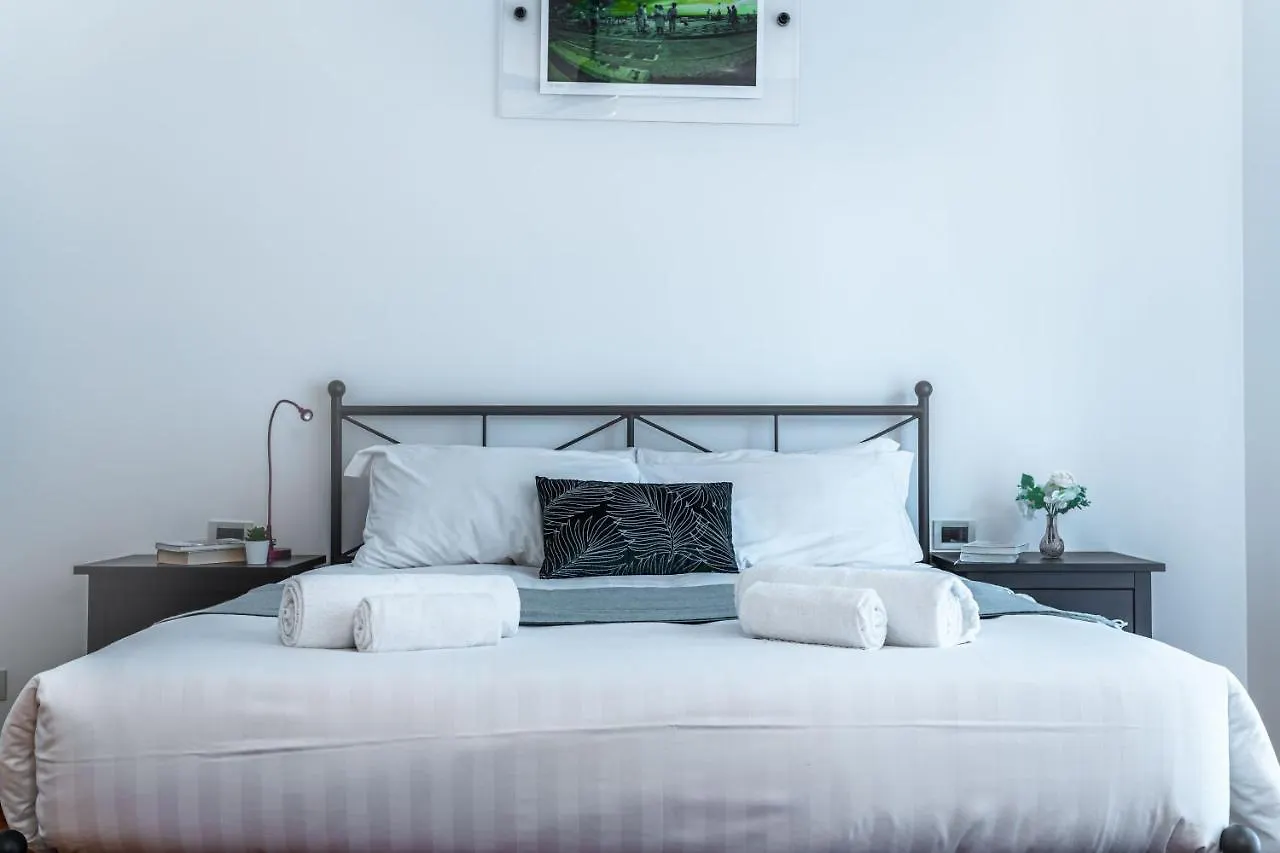 Apartment Joivy Lovely And Inviting Flat With Balcony Milan