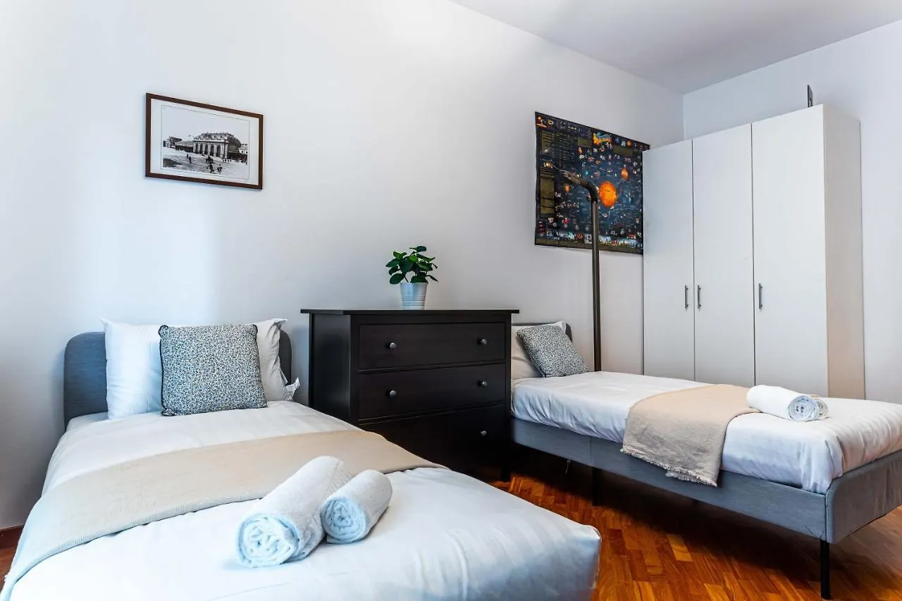Joivy Lovely And Inviting Flat With Balcony location